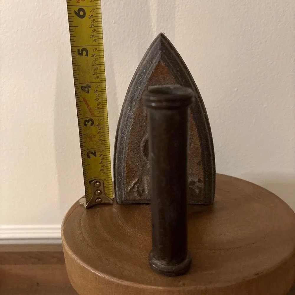 Antique cast iron sad iron cast iron with handle